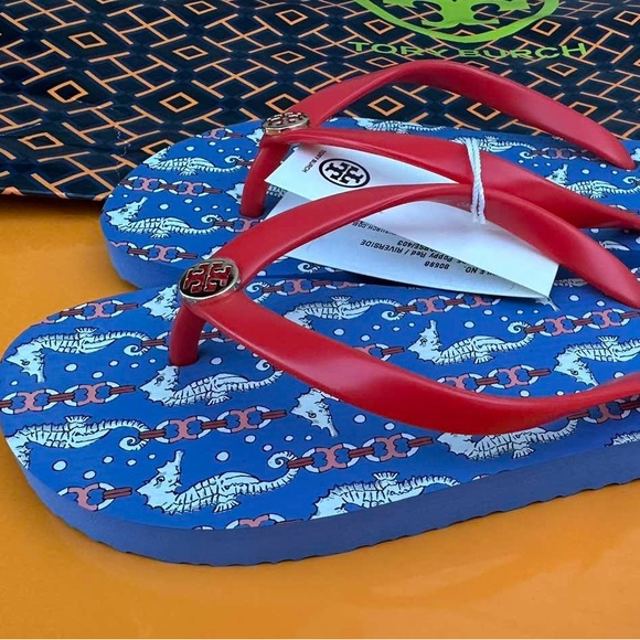 NWT Tory Burch Thin Flip Flop Sandals Poppy Red Seahorse PVC/EVA Gold Logo Sz 6 - Picture 2 of 6